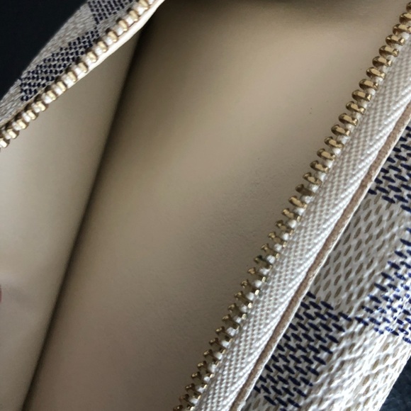 LOUIS VUITTON Damier Azur Large Wallet. - Picture 4 of 6